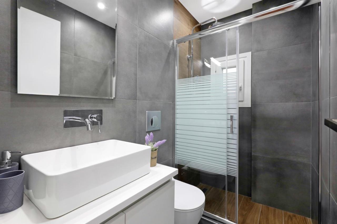 Luxury Living - Greecing *